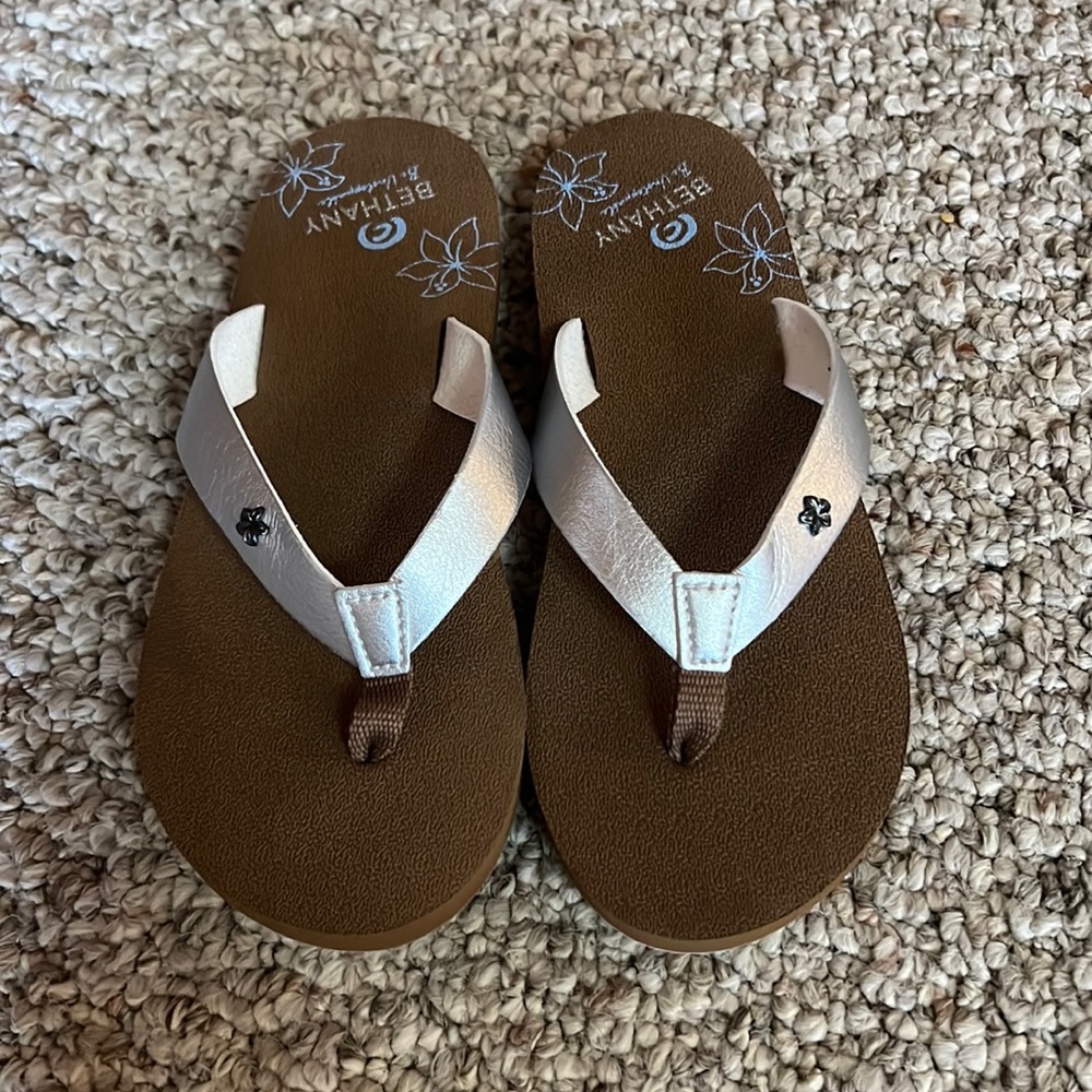 Brand new Girls Bethany Flip Flops